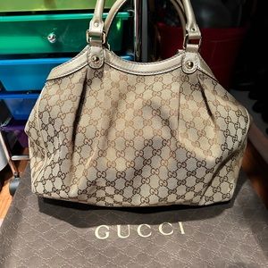 Original Gucci - Pre-owned ,almost new Authentic Gucci shoulder bag
